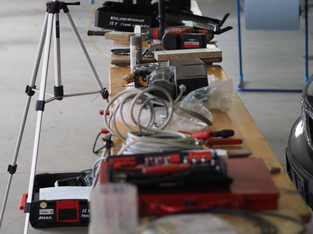 Mehr über den Artikel erfahren Einbau elektrischer Torantriebe